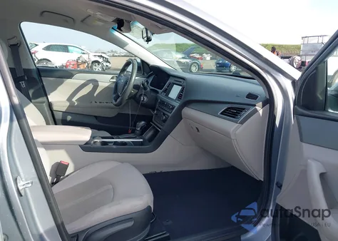 2017 Hyundai Sonata Se z USA, uszkodzony, nr VIN 5NPE24AF7HH559554